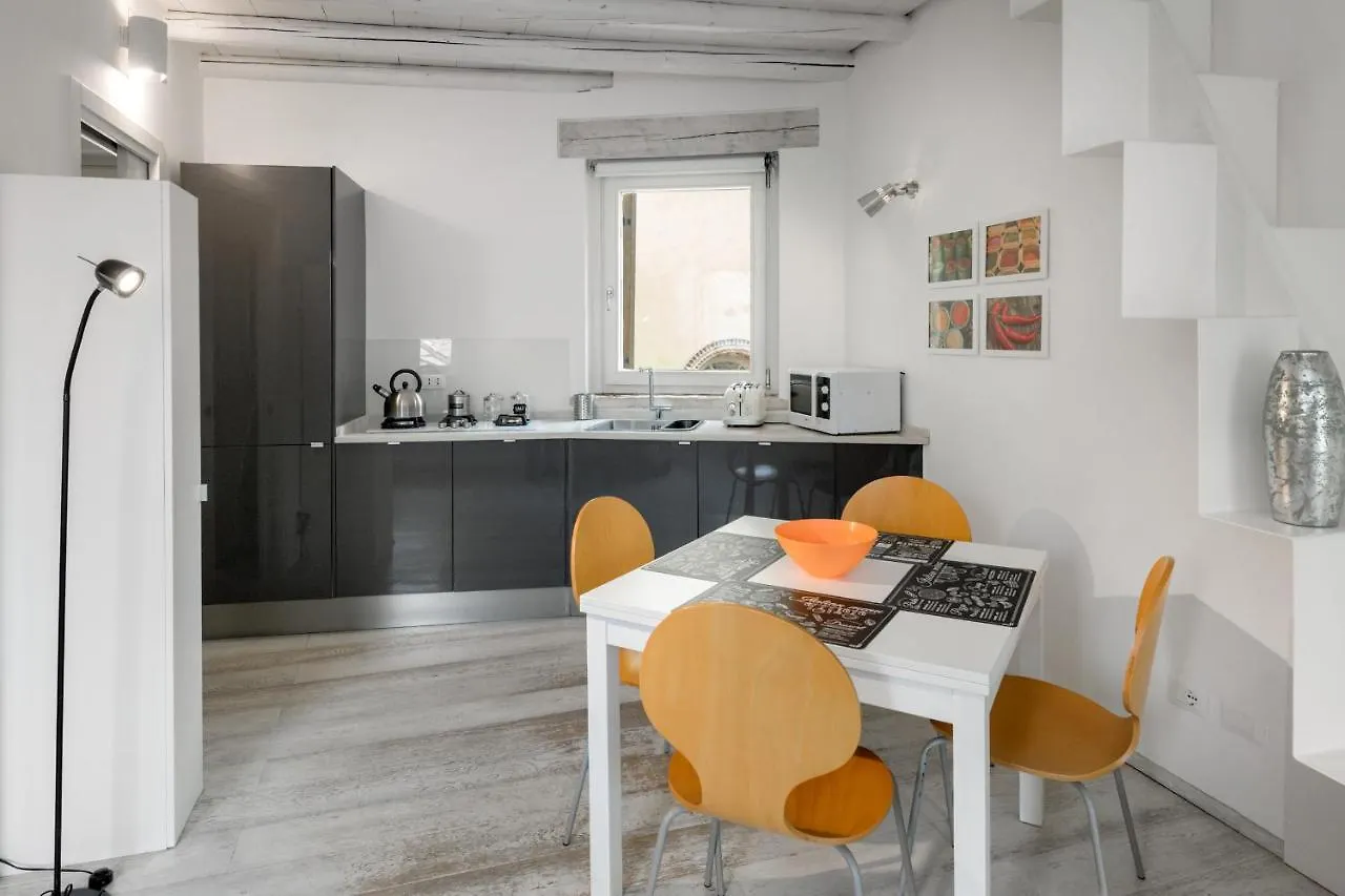 Apartment Flats4Rent Casa Tascherio Verona Italy