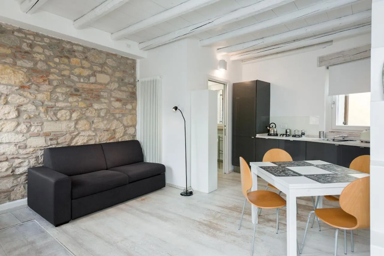 Flats4Rent Casa Tascherio Verona Apartment